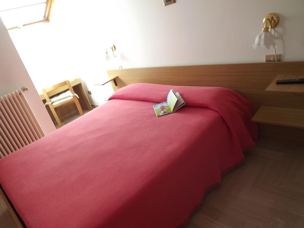 Affittacamere Via Carducci Gubbio Bagian luar foto