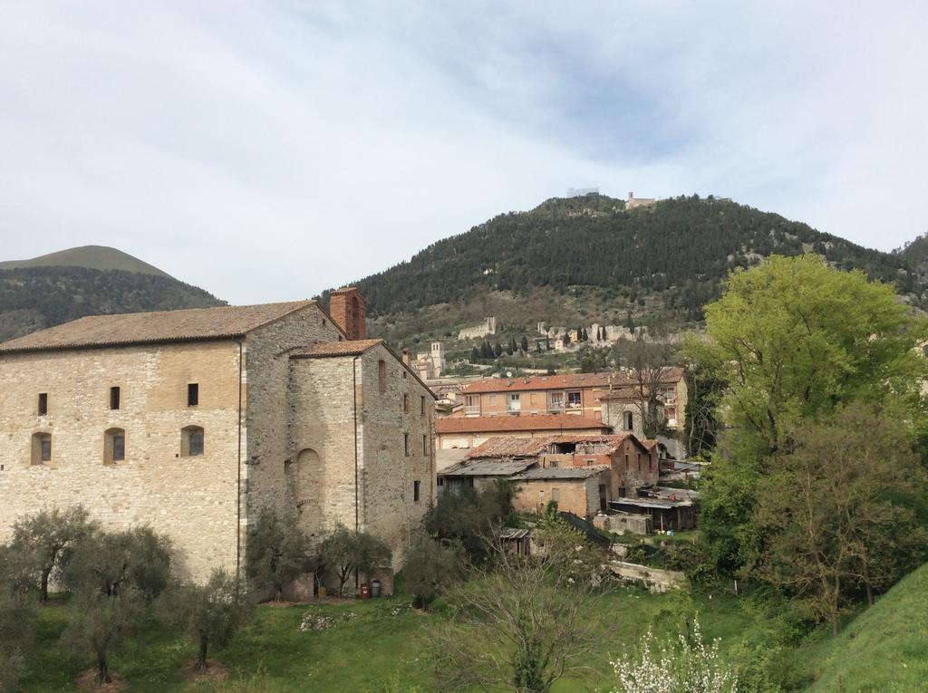 Affittacamere Via Carducci Gubbio Bagian luar foto
