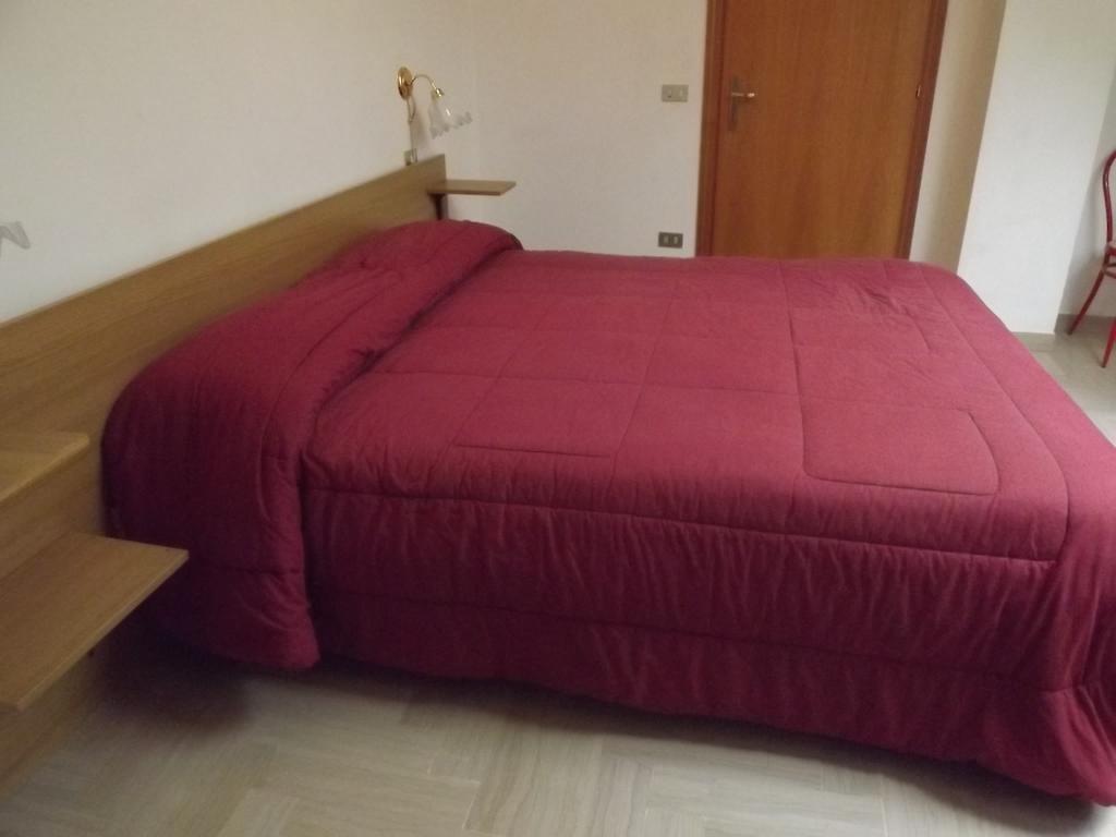 Affittacamere Via Carducci Gubbio Bagian luar foto