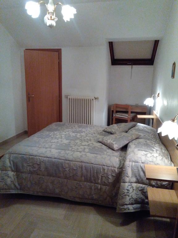 Affittacamere Via Carducci Gubbio Bagian luar foto